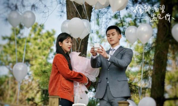 保安疑似冷得发抖,售楼处回应:在活动手脚