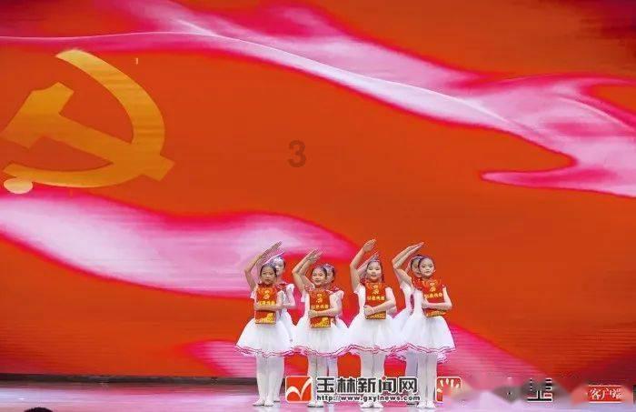 小宝贝打网球